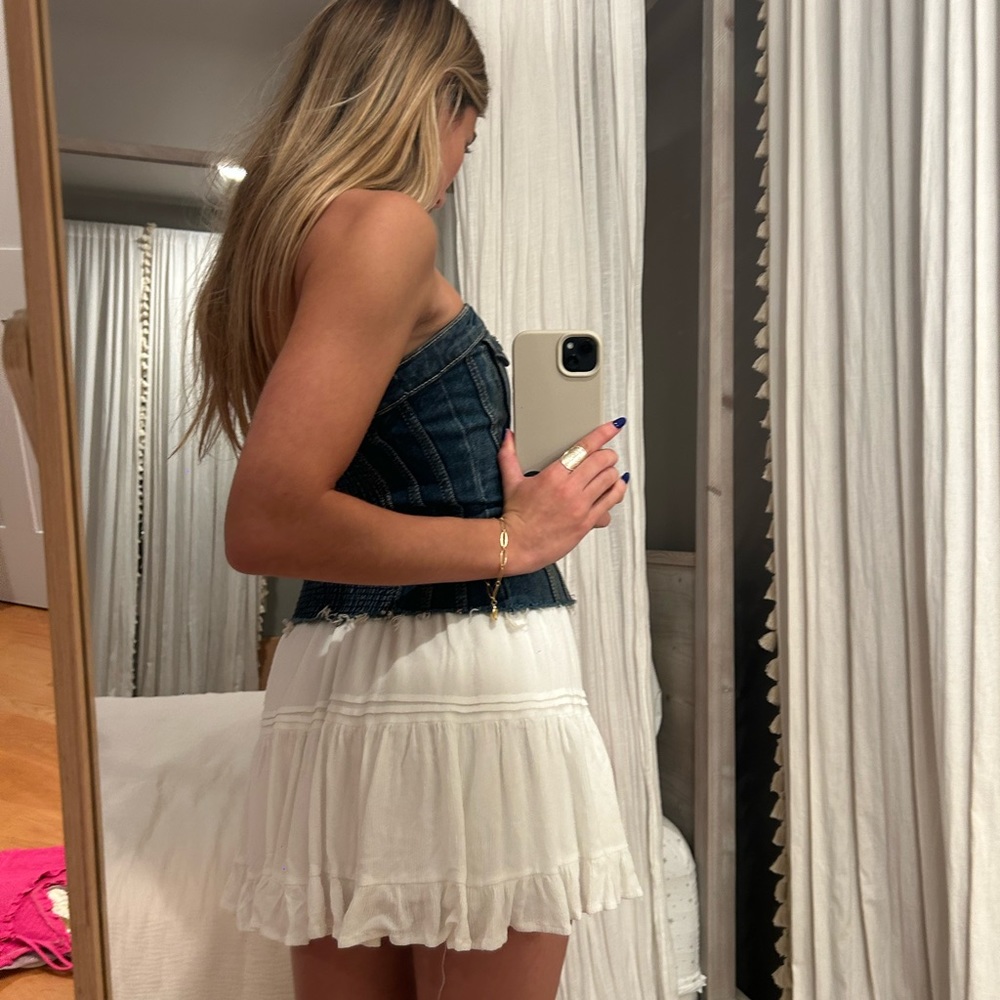 Princess Poly white frill skirt 🤍